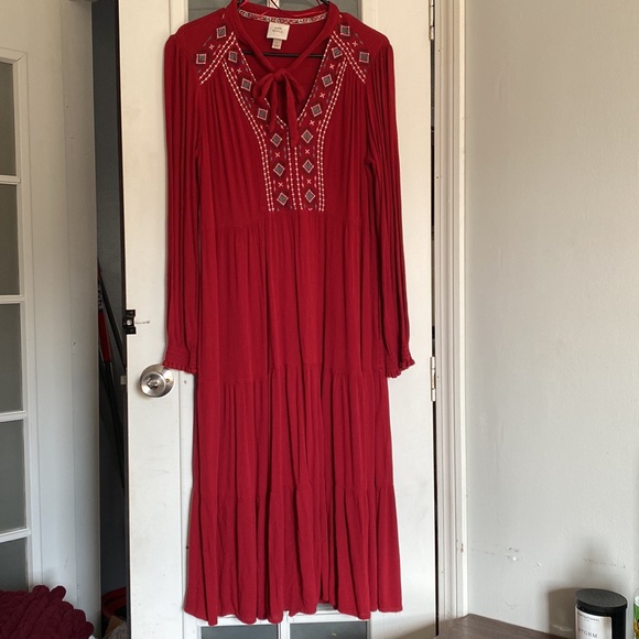 Knox Rose women’s red boho embroidered midi dress with pockets. - Picture 3 of 8